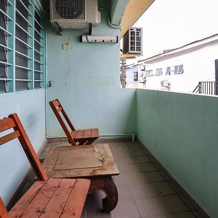Oyo Home 90229, 3 Little Birds Homestay 4Bhk Malacca Exterior photo