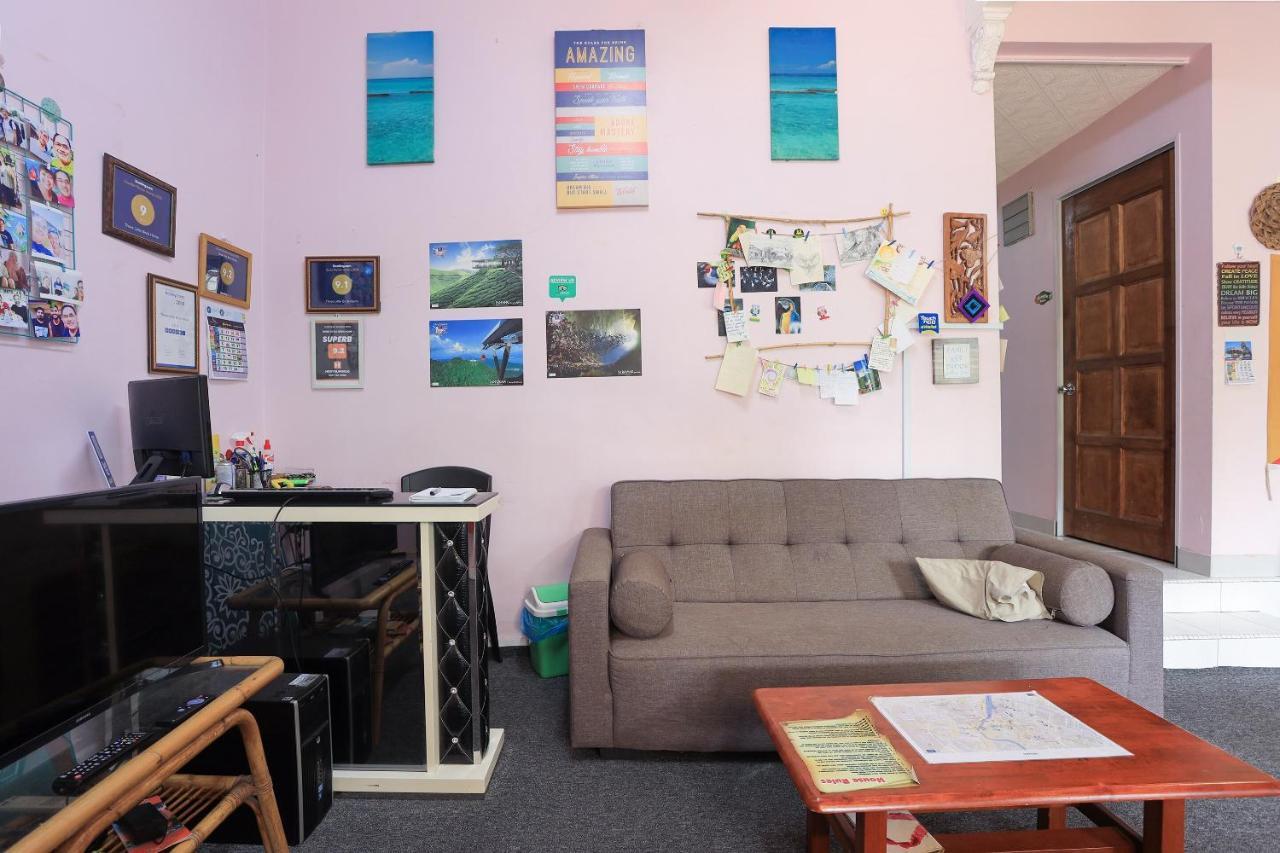Oyo Home 90229, 3 Little Birds Homestay 4Bhk Malacca Exterior photo