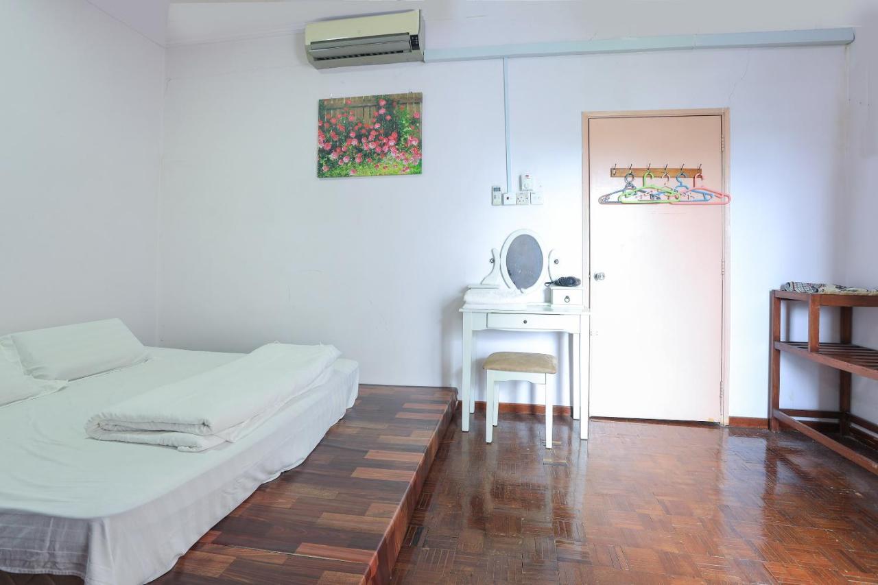 Oyo Home 90229, 3 Little Birds Homestay 4Bhk Malacca Exterior photo