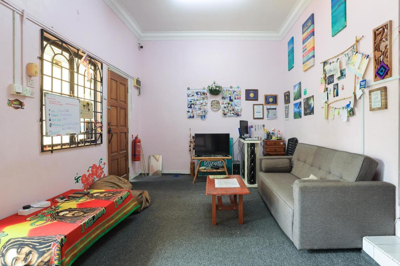 Oyo Home 90229, 3 Little Birds Homestay 4Bhk Malacca Exterior photo