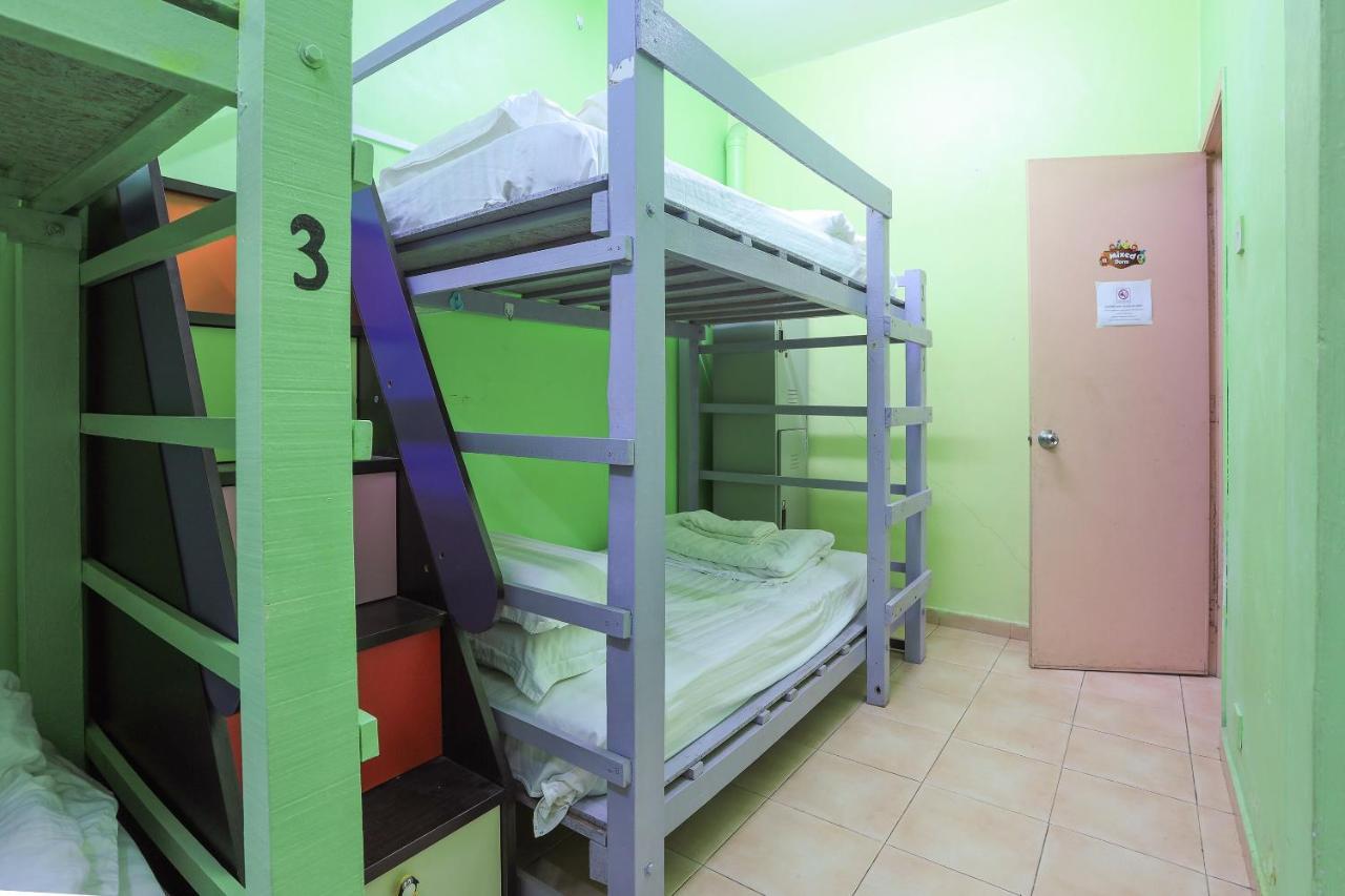 Oyo Home 90229, 3 Little Birds Homestay 4Bhk Malacca Exterior photo