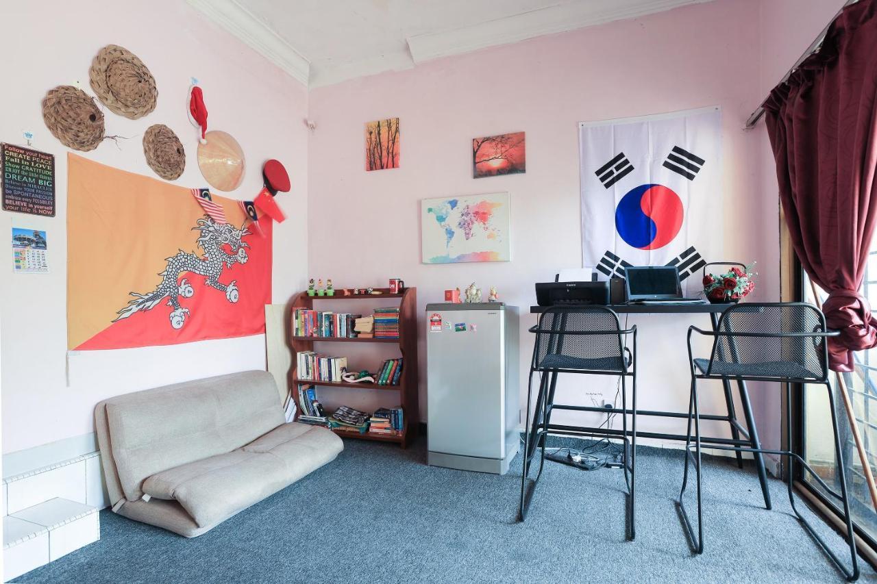 Oyo Home 90229, 3 Little Birds Homestay 4Bhk Malacca Exterior photo