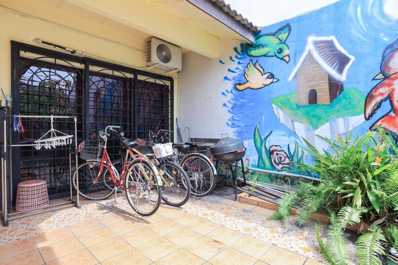 Oyo Home 90229, 3 Little Birds Homestay 4Bhk Malacca Exterior photo