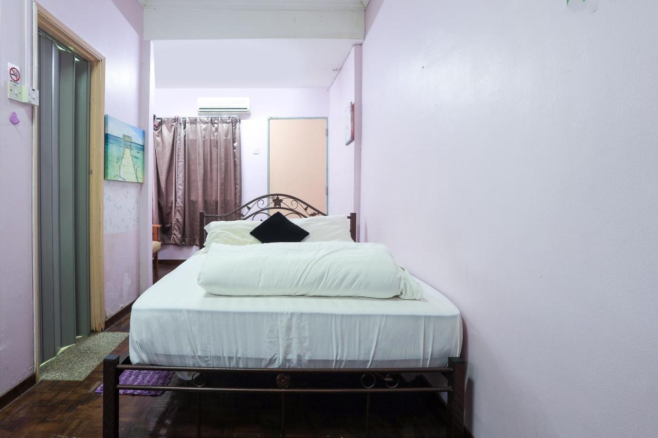 Oyo Home 90229, 3 Little Birds Homestay 4Bhk Malacca Exterior photo