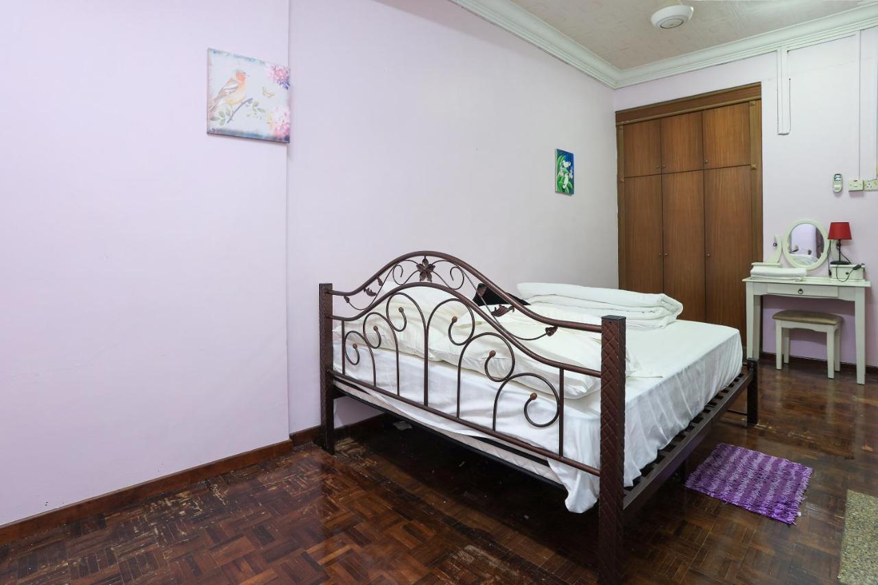 Oyo Home 90229, 3 Little Birds Homestay 4Bhk Malacca Exterior photo