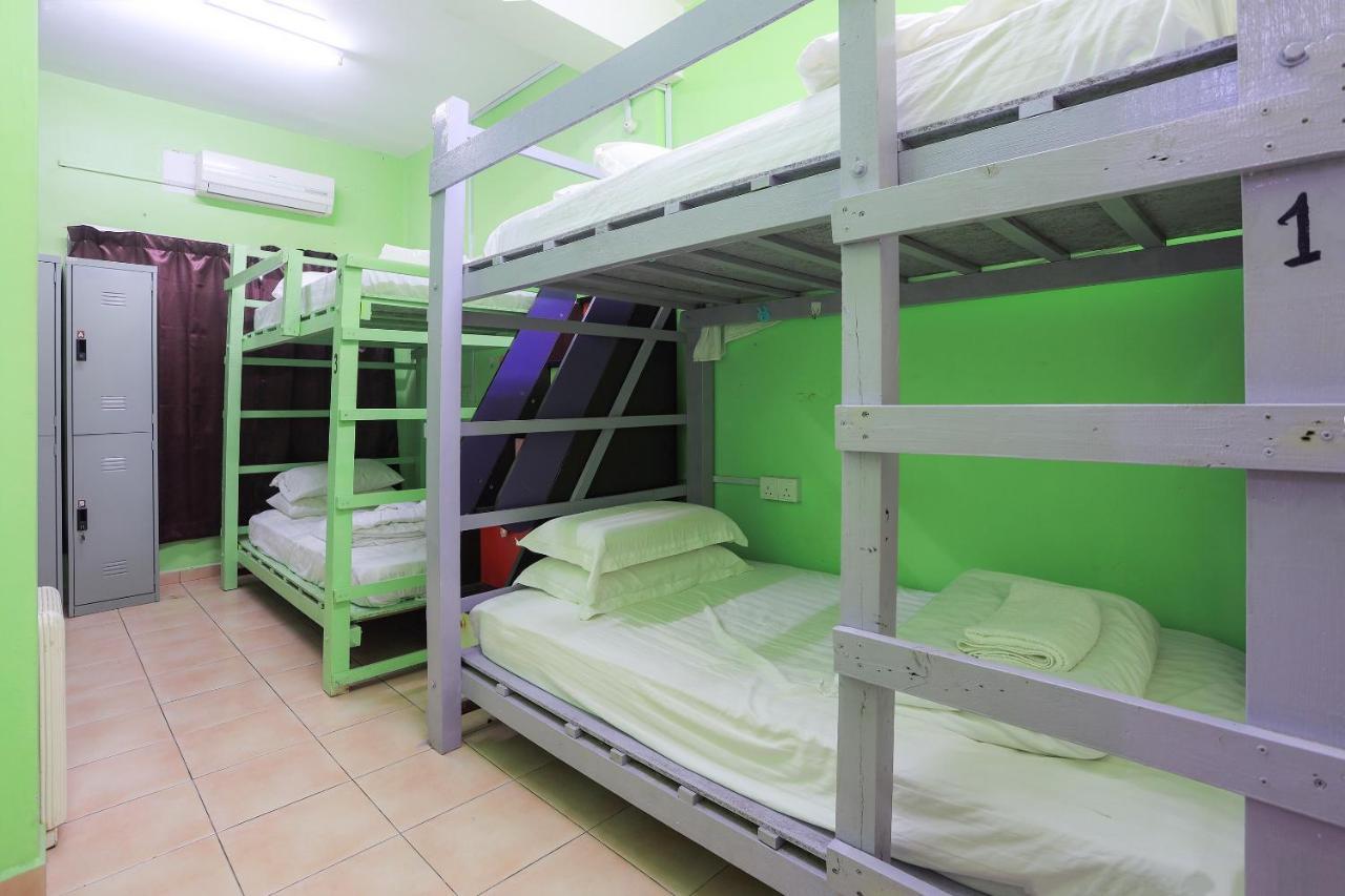 Oyo Home 90229, 3 Little Birds Homestay 4Bhk Malacca Exterior photo
