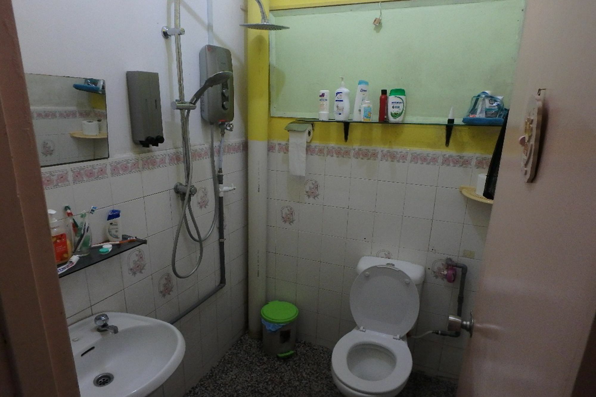 Oyo Home 90229, 3 Little Birds Homestay 4Bhk Malacca Exterior photo